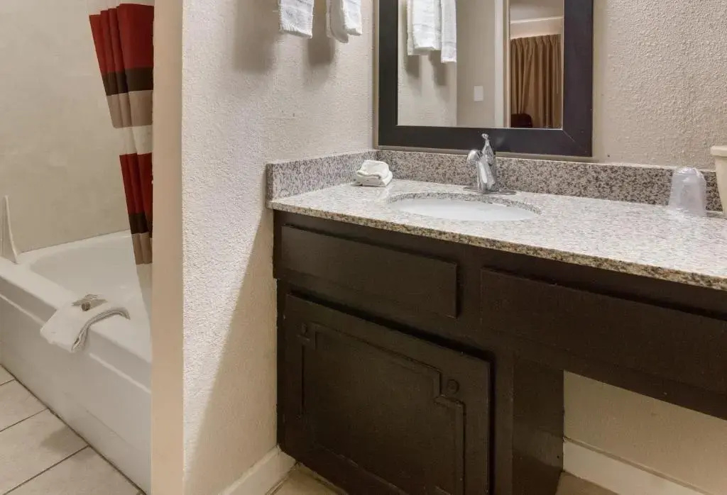 Rodeway Inn Waco Downtown near University