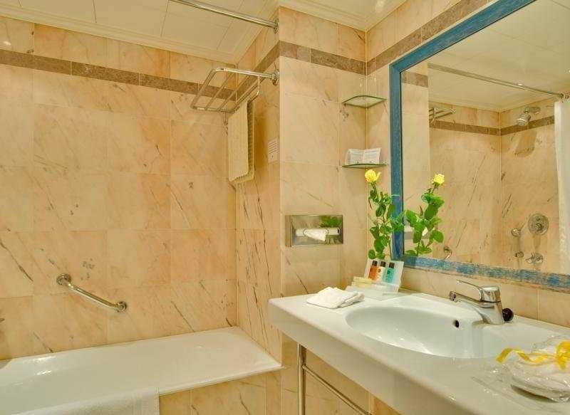 Crowne Plaza Europa Hotel