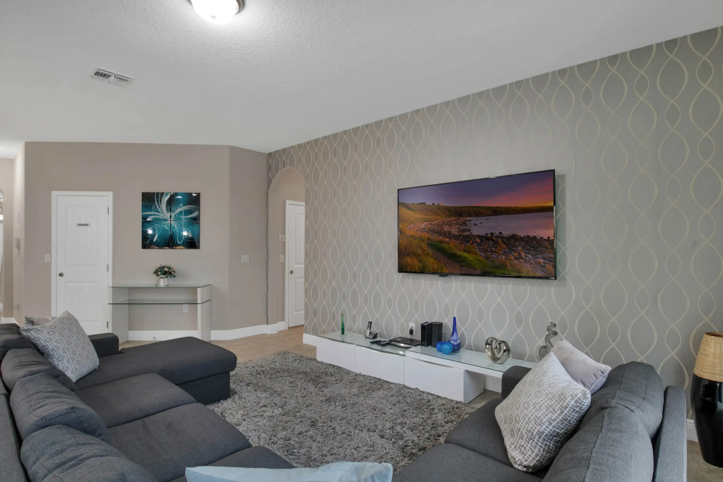 7 Bedrooms / 5 Bathrooms / Solterra (4103 OD), Davenport, US