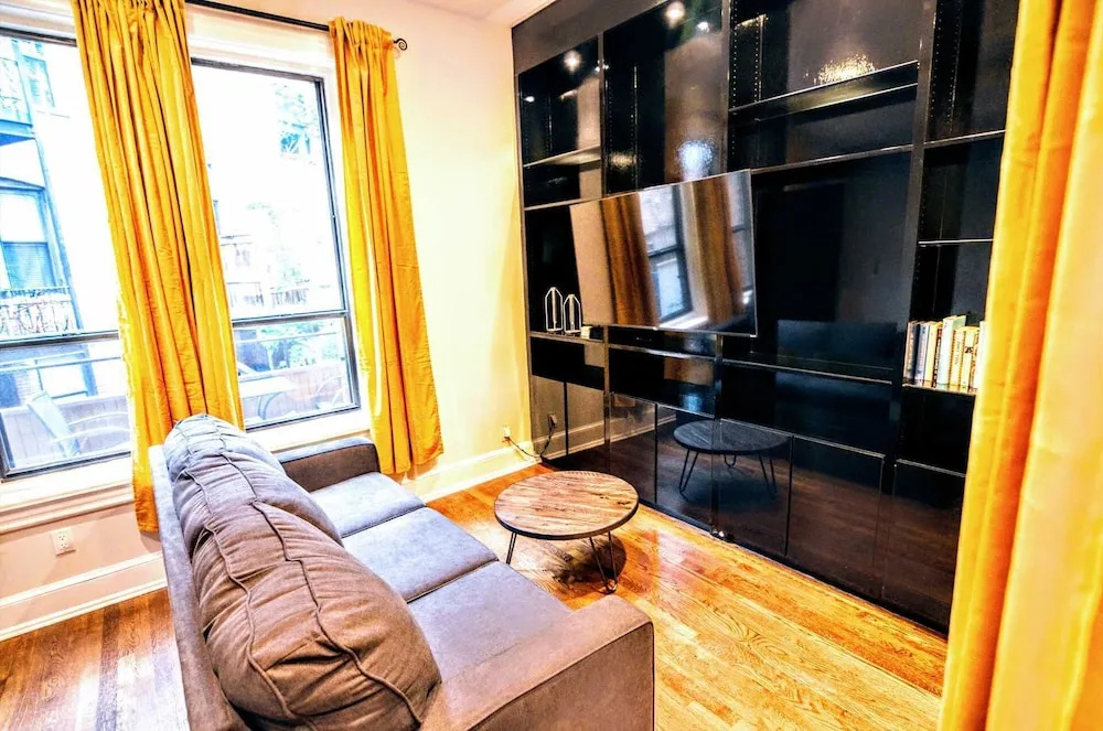 Massive Foggy Bottom Townhouse #1084 3 Bedrooms 2.5 Bathrooms Apts