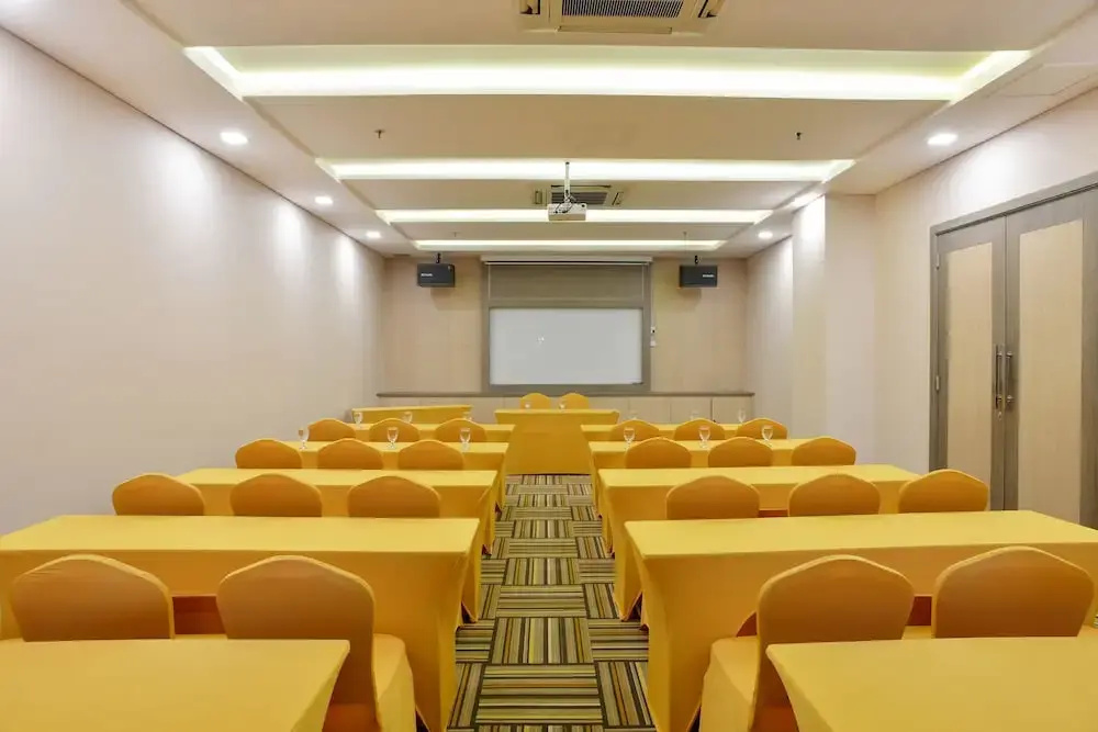 ZEN Rooms Basic Near Sunter Mall