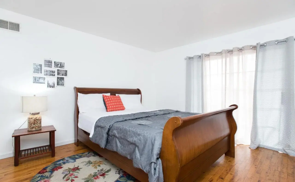 Racpanos Modern Stay on Ocean Avenue