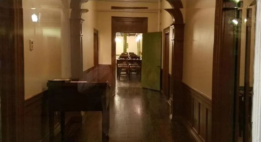 Washington Inn and Tavern