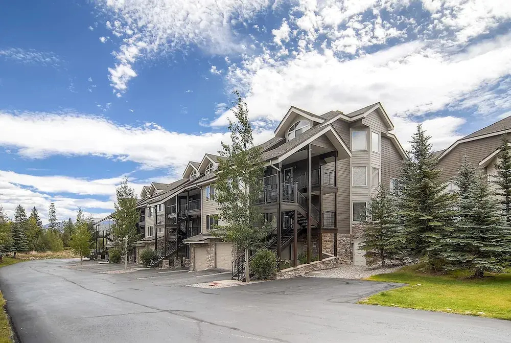 Bay Club Town Homes by CRMR