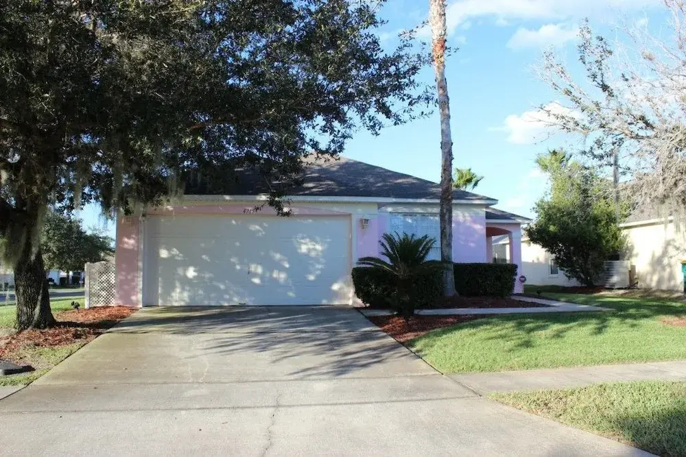 ACO FAMILY – 4 bd with pool (1520)