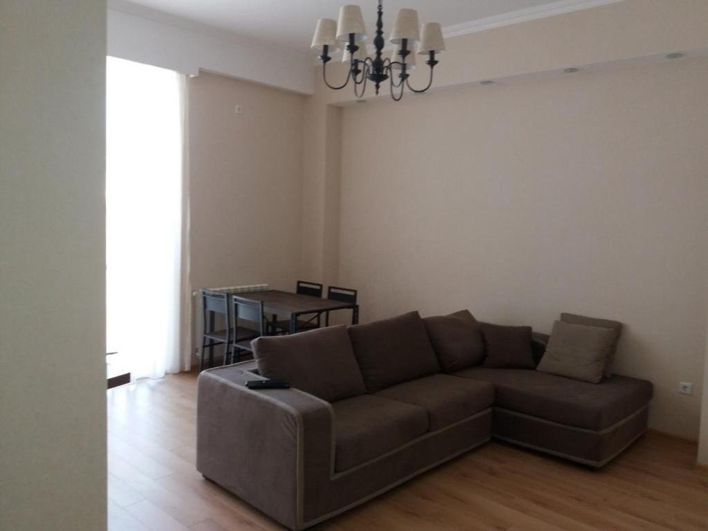 33 Irakli Abashidze Street vake