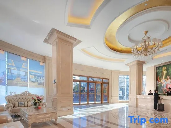 Vienna Hotel (Kunming Baiyun Road Metro Station Jiang'an)