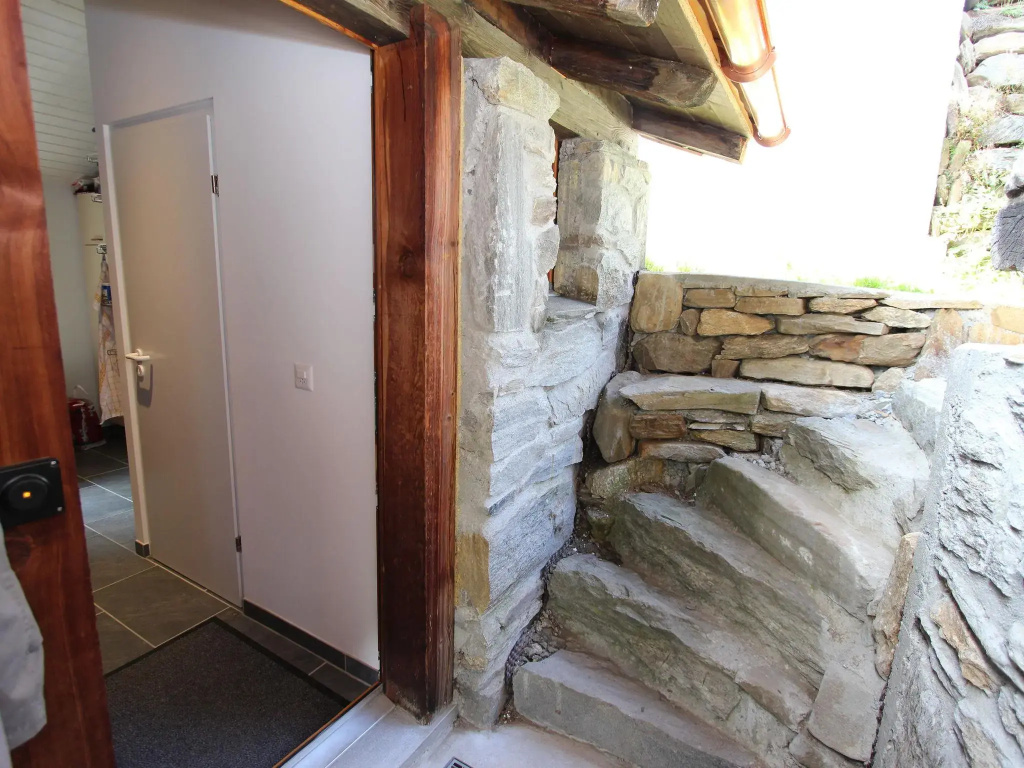 Mountain View Holiday Home in Binntal near Lengtal Deck