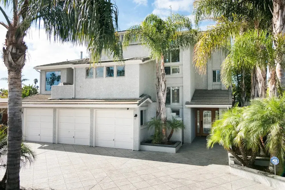 2462 Pierpont Blvd Home