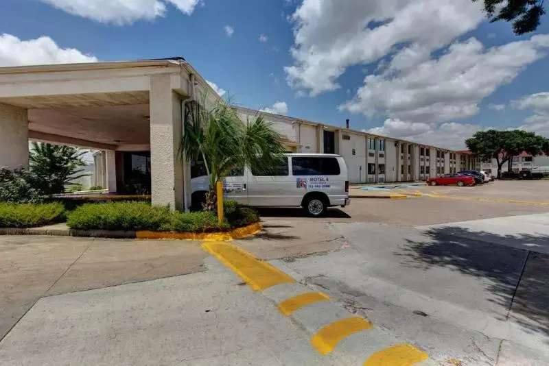 Executive Inn & Suites