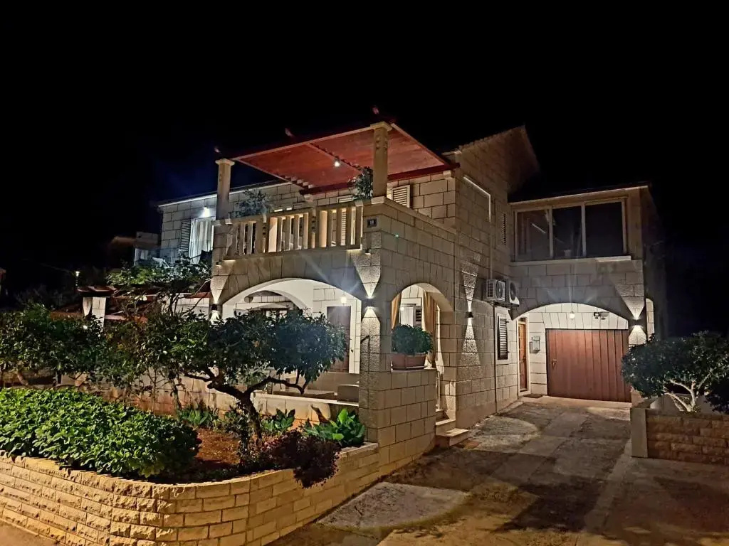 APARTMENTS4YOU SUPETAR 1,2,3&4 -the BEST and MOST POPULAR apartments for DISCOVERING the island - free parking - 200 meters from the beach