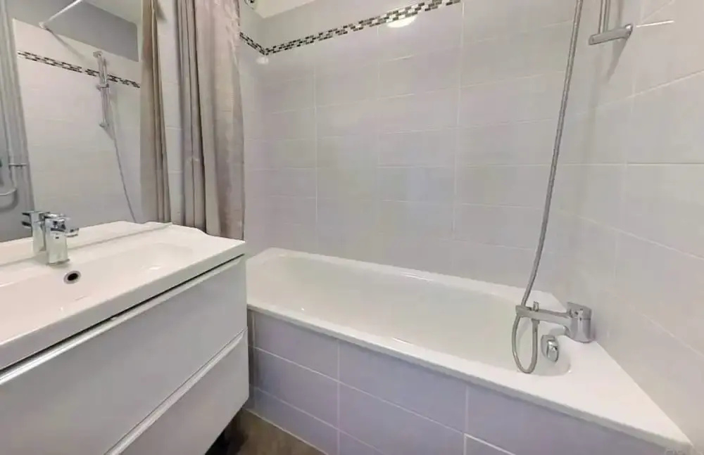 Private Room in a Shared Flat - Lyon 8 e