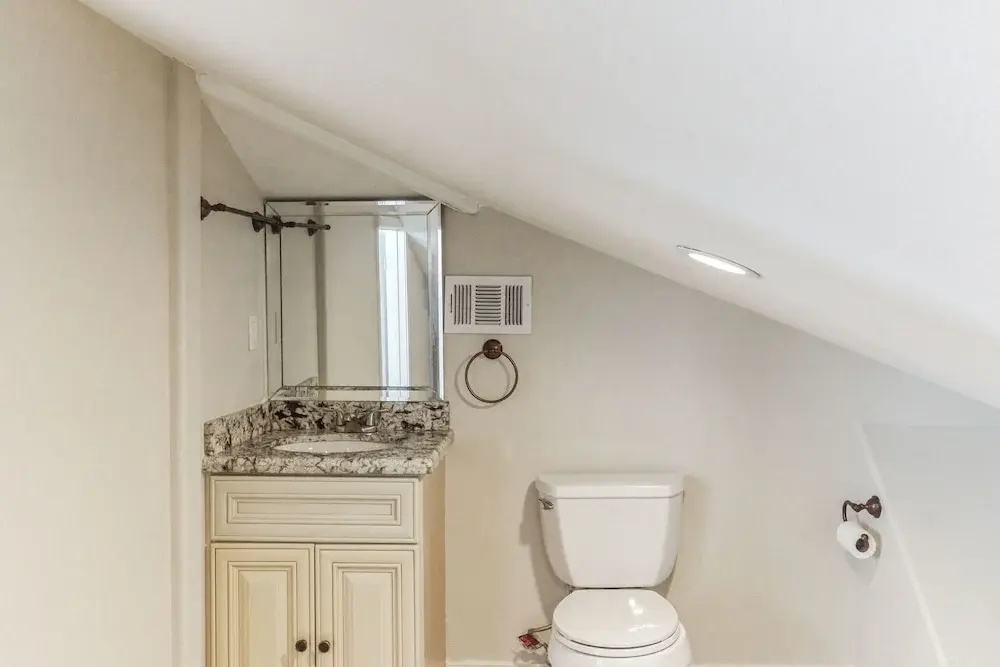 Charming 2 Story Retreat 2 Bedroom Home by RedAwning