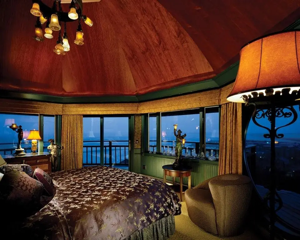 Lands End Inn