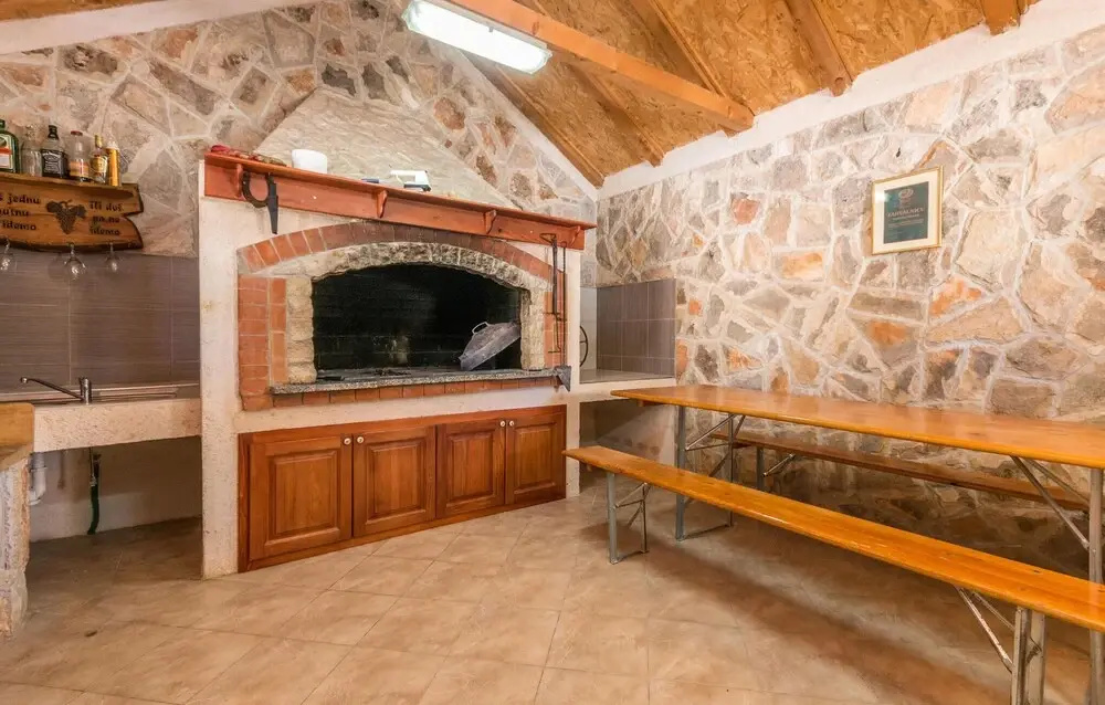4 Bedroom Lovely Home In Donje Rastane