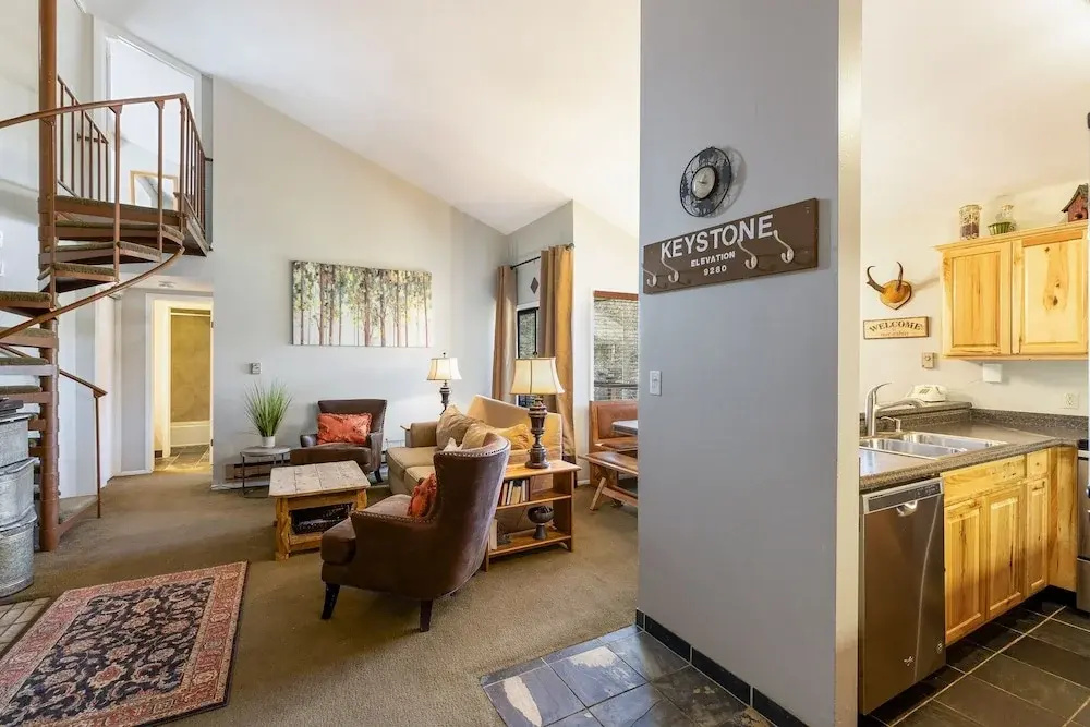 1219 Flying Dutchman 2 Bedroom Condo by Redawning