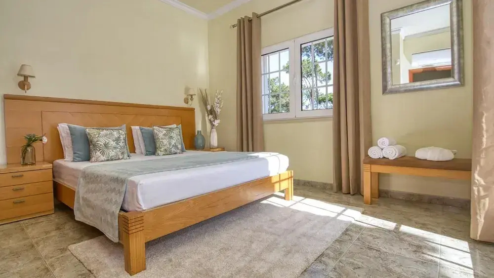 8-Bed Villa in Vilamoura-Sleeps-Playground-Pool