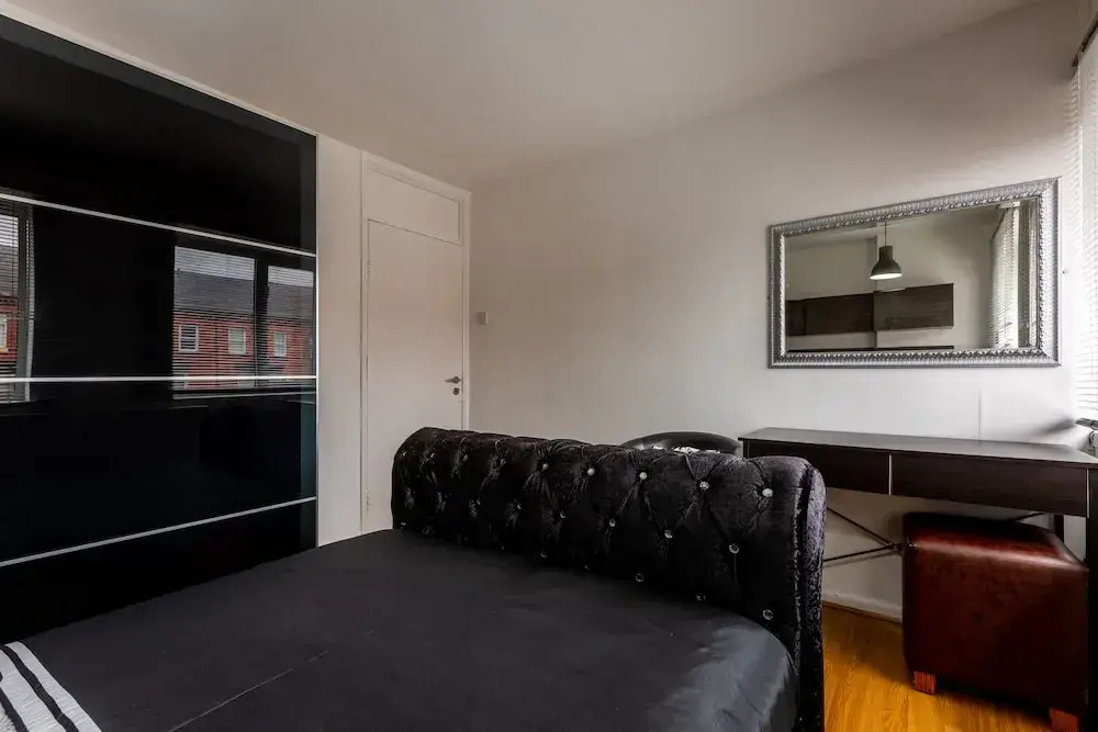 6-bed Apartment in Liverpool