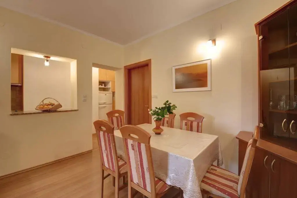 Apartment Leona