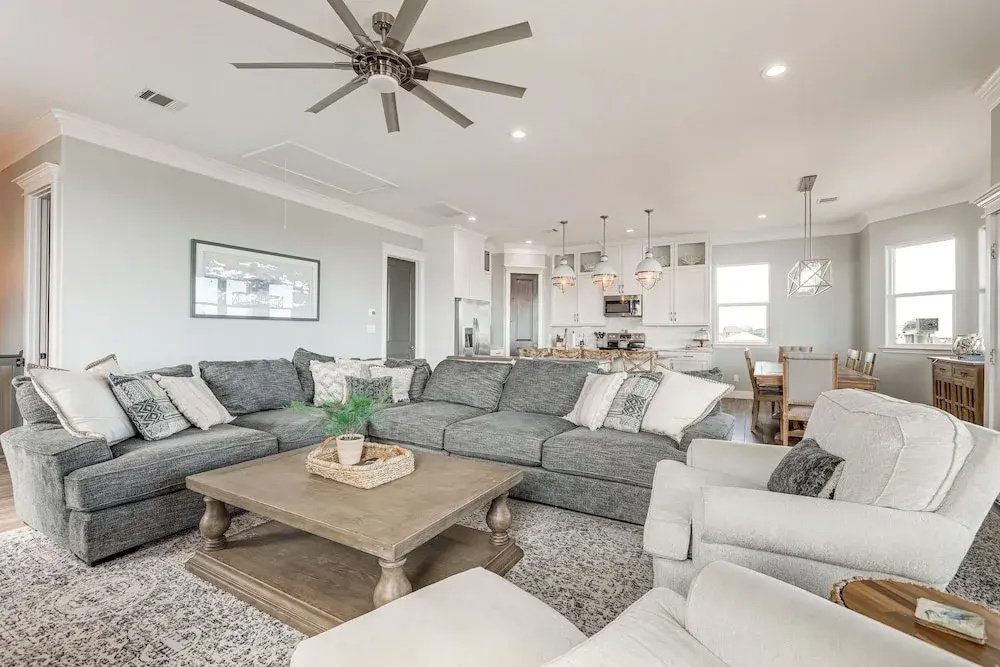 'footprints in the Sand' - Luxe Freeport Home!