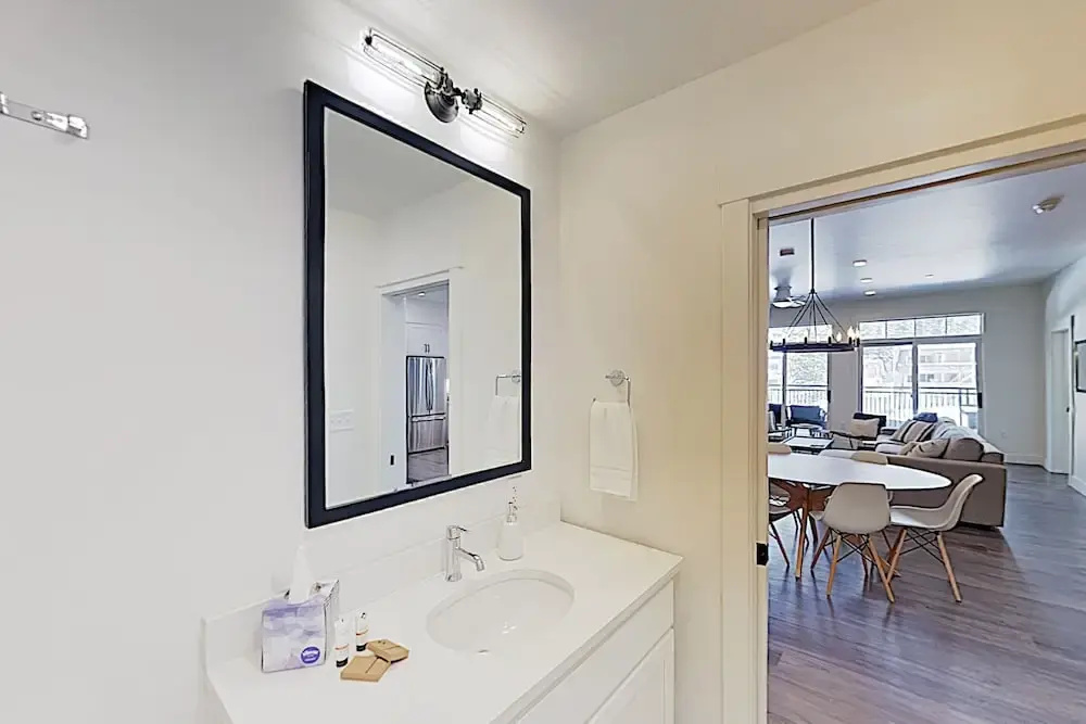 New Listing! Lavish All-season Escape W/ Hot Tub 3 Bedroom Condo