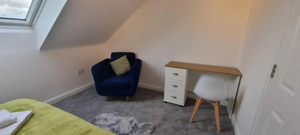 Near City Centre 4 Bed 2 Bath House with Parking, Digbeth, Birmingham