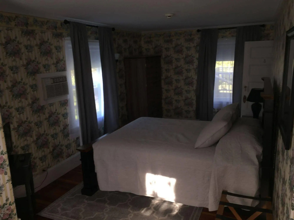 The Harbor Inn