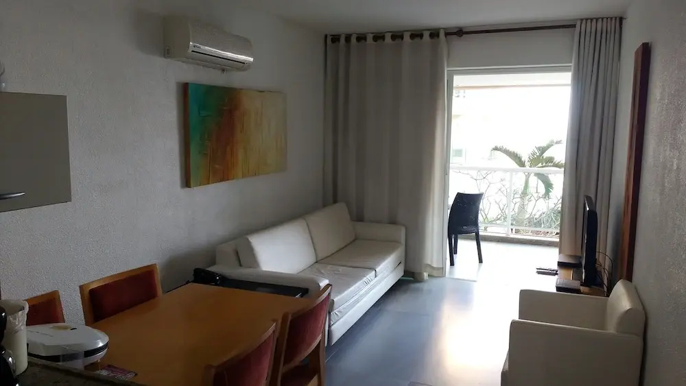 Quarto e Sala de Frente para o Mar