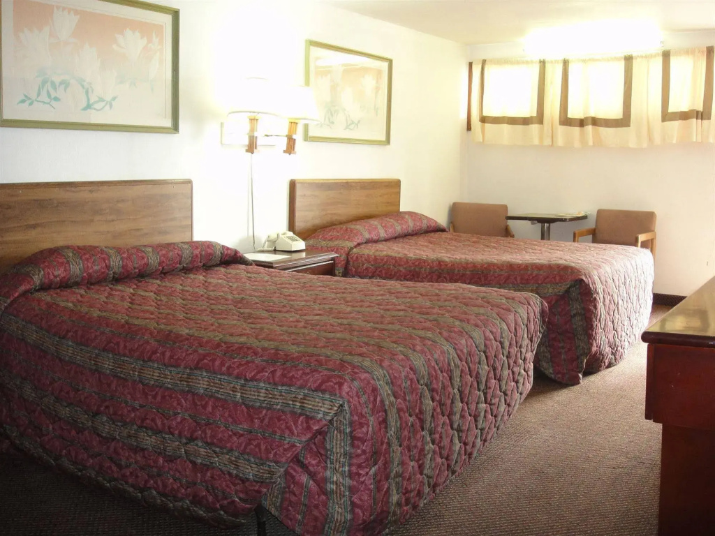 Trails West Motel