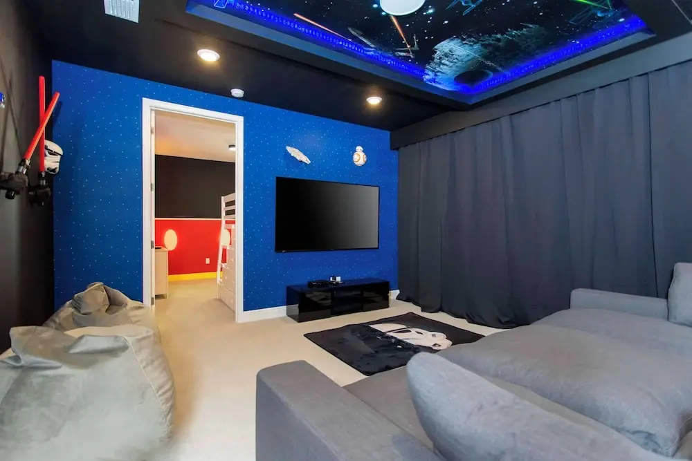 Family Escape With Private Pool & Themed Rooms