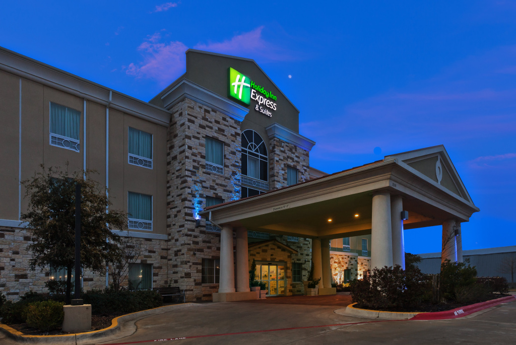 Holiday Inn Express & Suites Brady by IHG