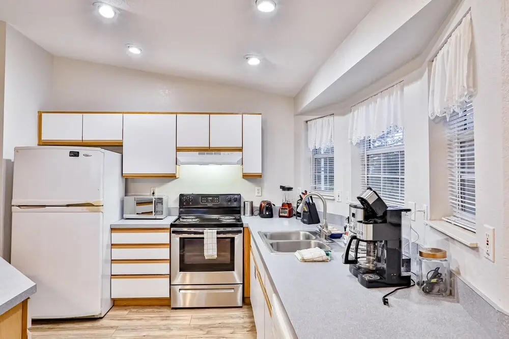Home With Enclosed Yard, Fire Pit, Wifi, W/d, & AC - Great Location