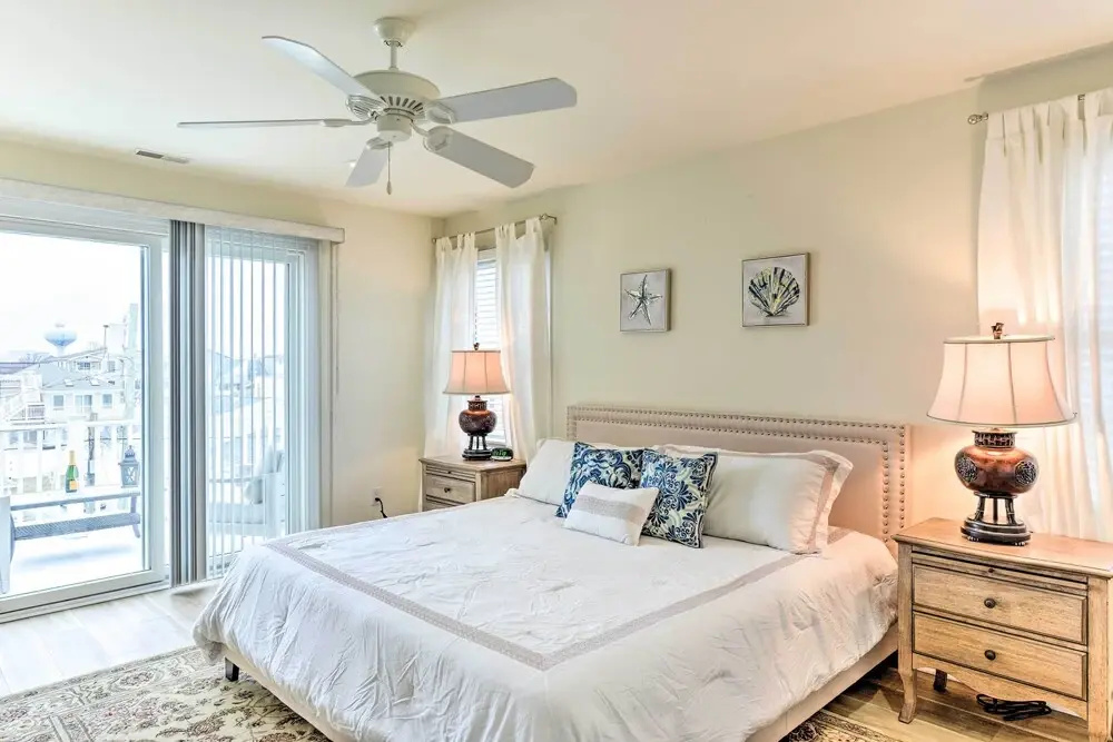 Sunny Brigantine Townhome Walk to Beach