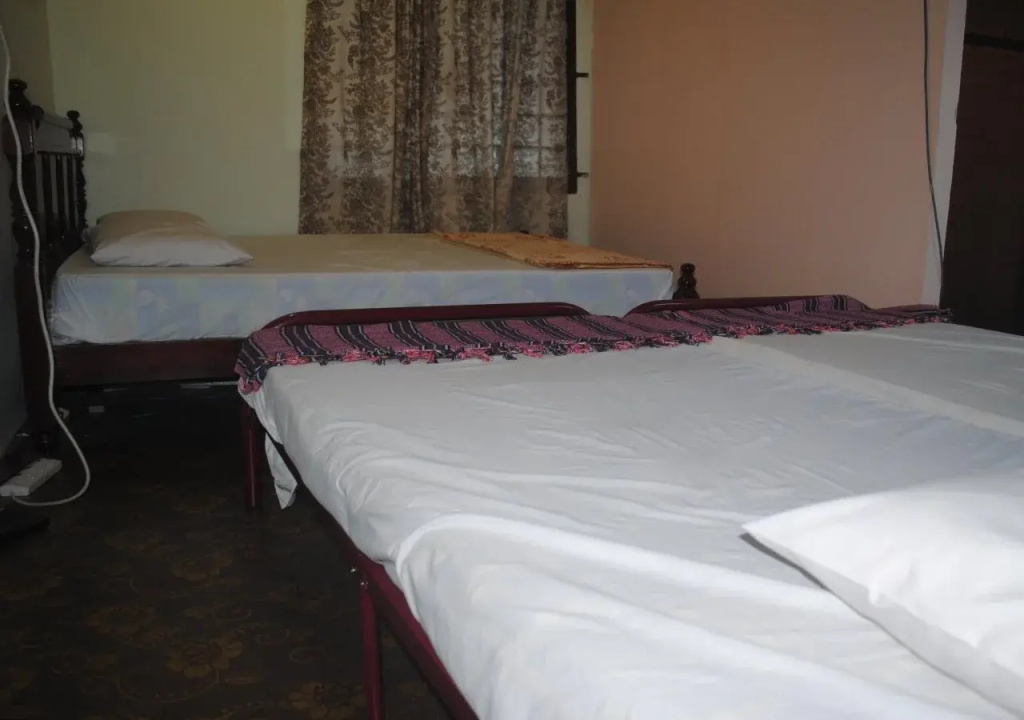 Raymond's Boutique Travelers Home - Hostel