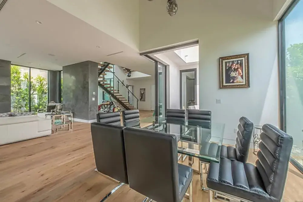 Laurel Modern Villa