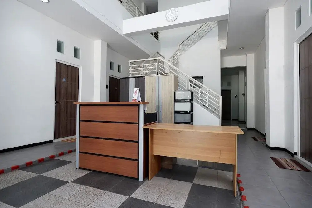 OYO 1884 Sunshine Hostel
