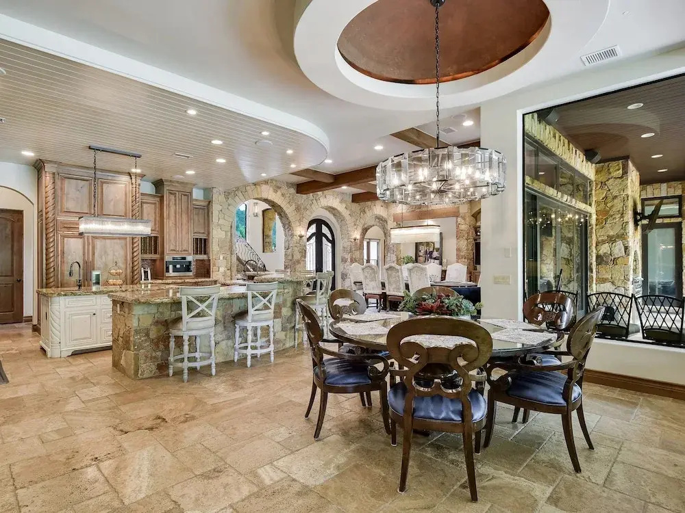 The Above Casa Tranquility Lake Austin 5 Bedroom Estate