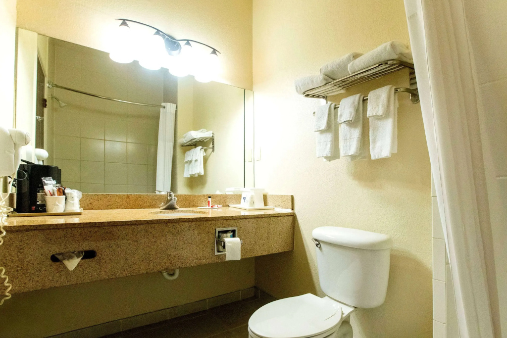Days Inn & Suites by Wyndham Houston North/Aldine