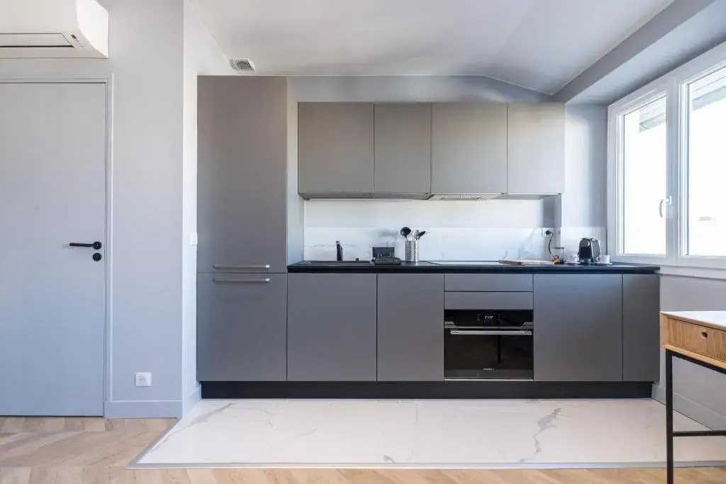 SMARTBNB - Dernier etage Ascenseur - 1 min Plage et Zone Pietonne