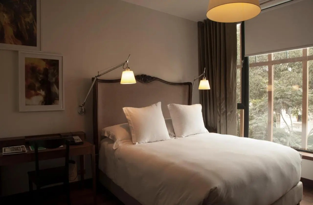 Hotel B