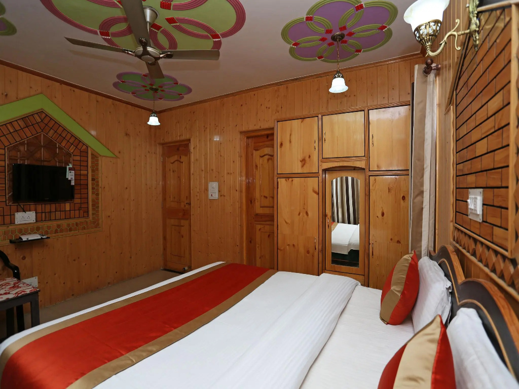 OYO 4484 Hotel EL Classics
