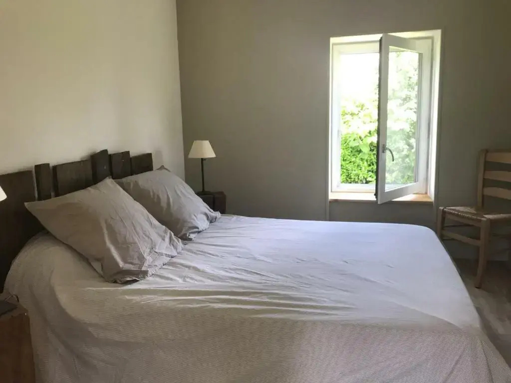 Gîte confortable avec piscine et animaux admis à Saint-André-d'Apchon - FR-1-496-143