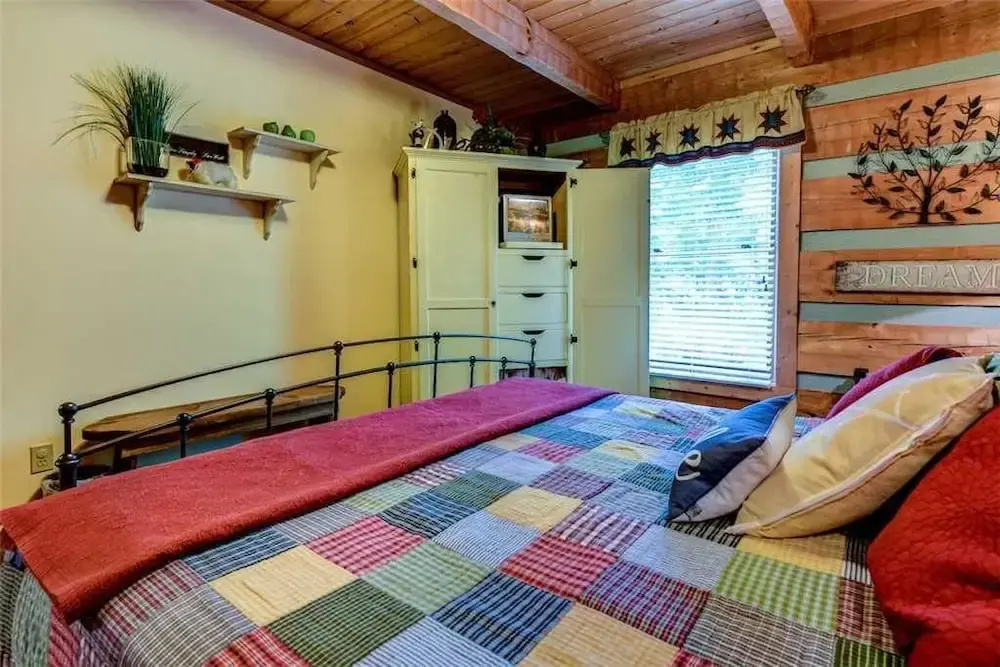 Somewhere A Place For Us - Two Bedroom Cabin