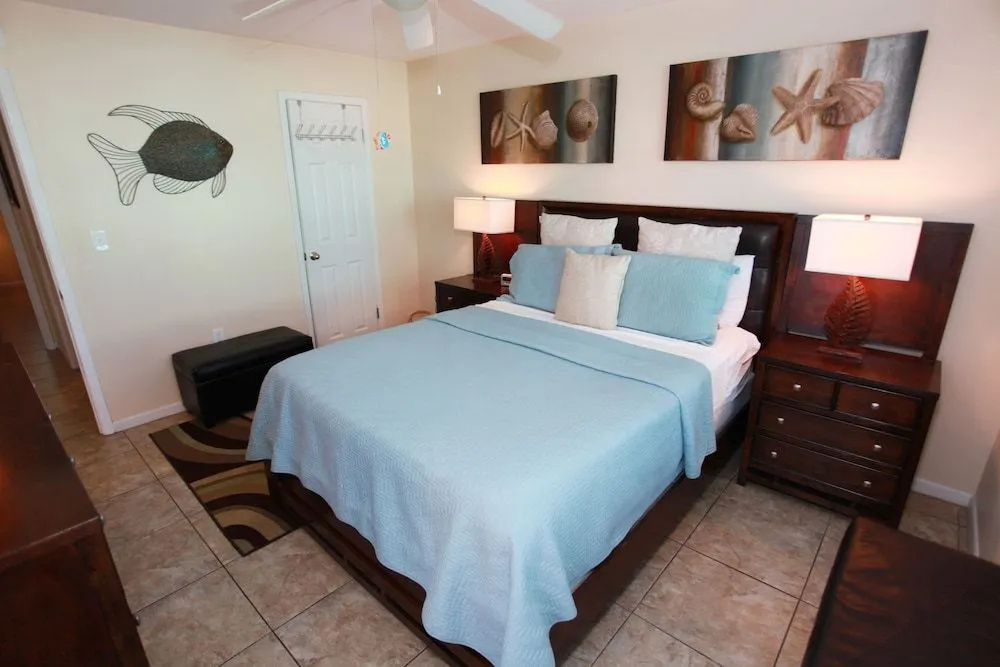 Harbor House B9