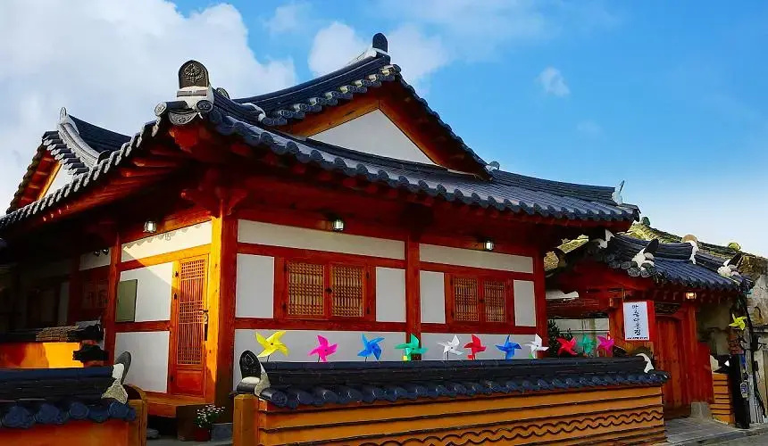 Jeonju Areumdaunjip Hanok Chaeheomgwan