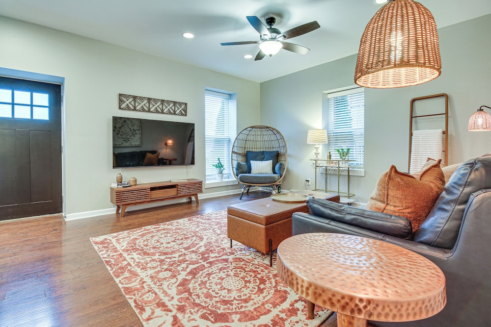 Historic Loveland Apt: Walk to Little Miami River!