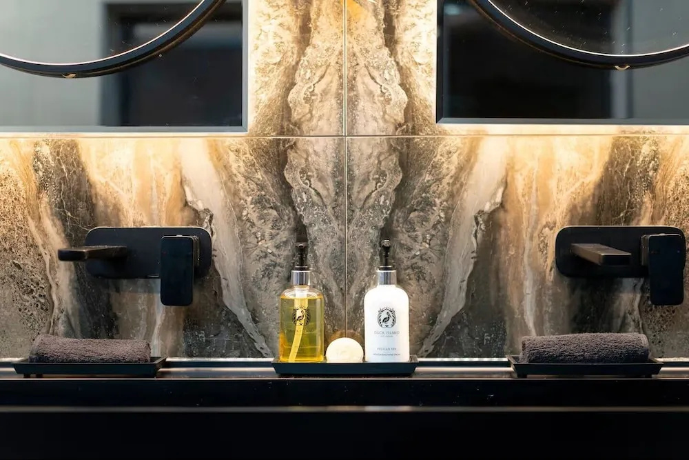 Luxury City 5* Retreat-Lux Spa Bath-Romantic