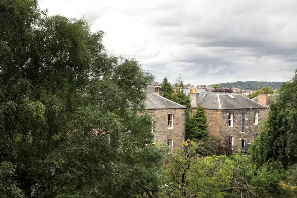 3 Bedroom Home In Bonnie Bruntsfield