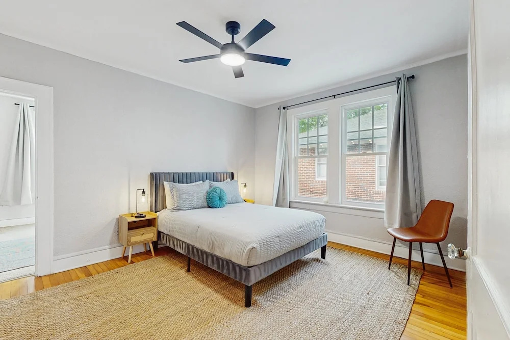 Spacious Duplex With Private Balcony, Washer & Dryer, and Wifi