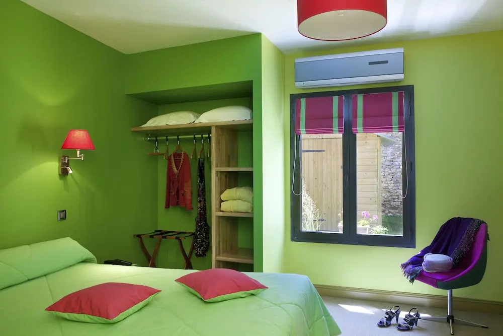 Logis hôtel Ô en Couleur